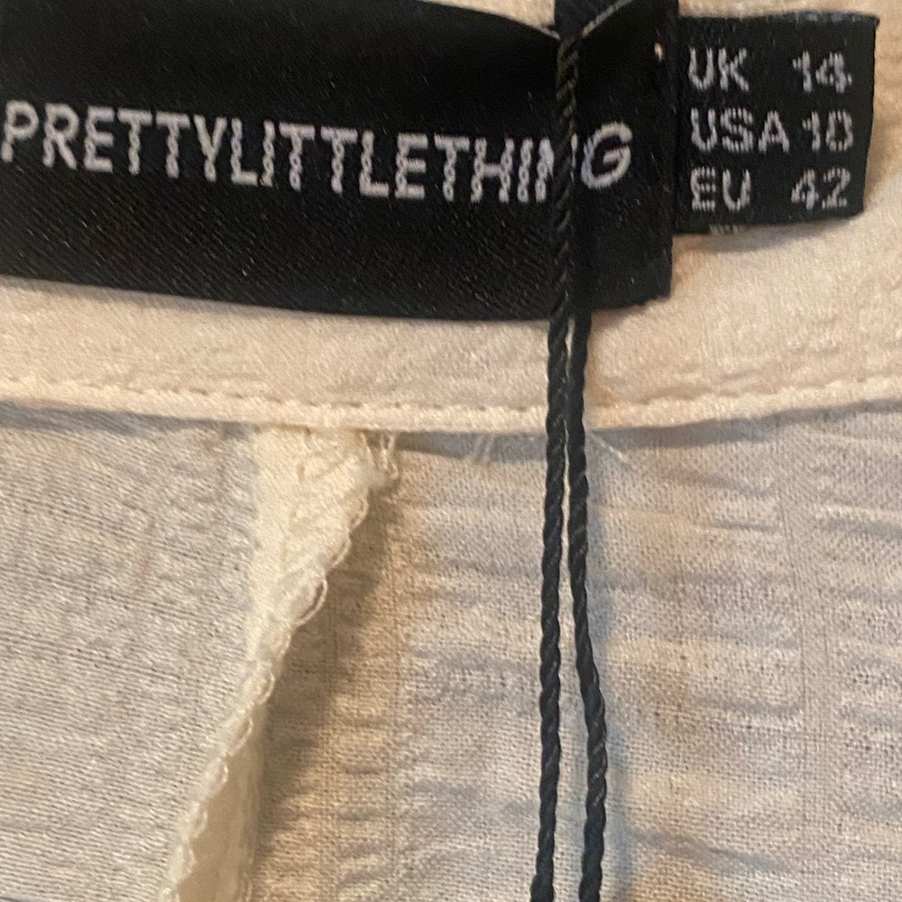 PrettyLittleThing Off-White Textured romper - Picture 4 of 6